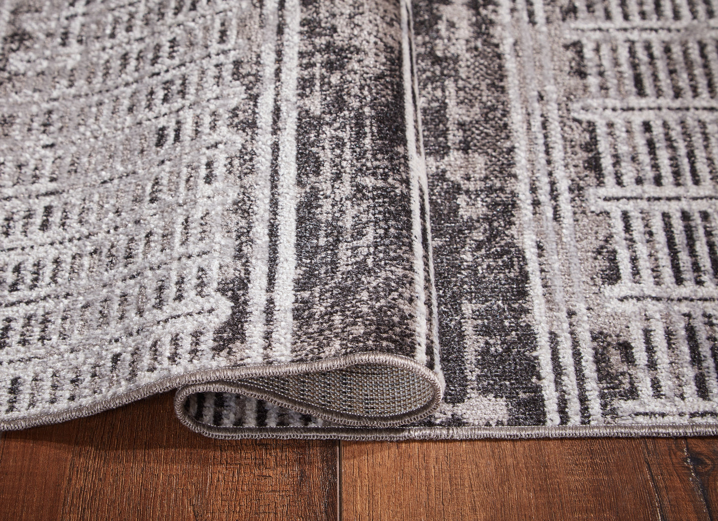 Ashley Express - Alfombra lavable mediana Henchester