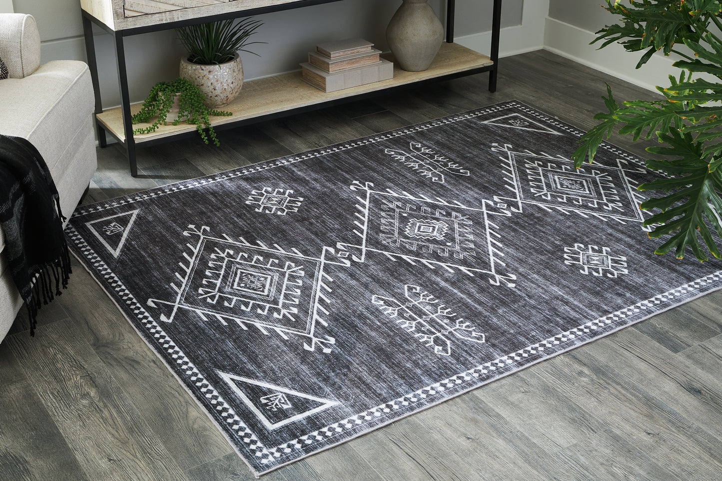 Ashley Express - Alfombra lavable mediana Arloman