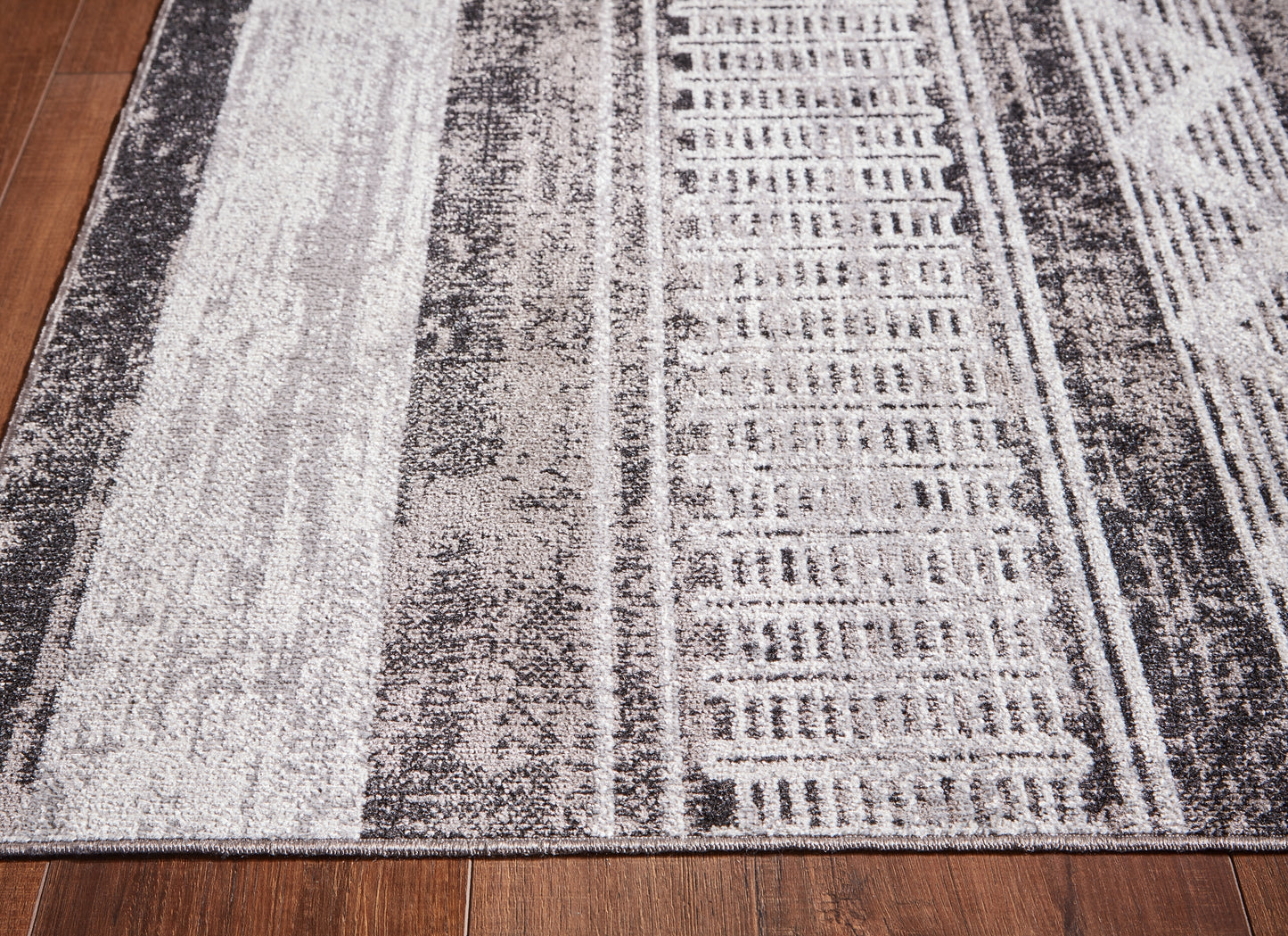Ashley Express - Alfombra lavable mediana Henchester