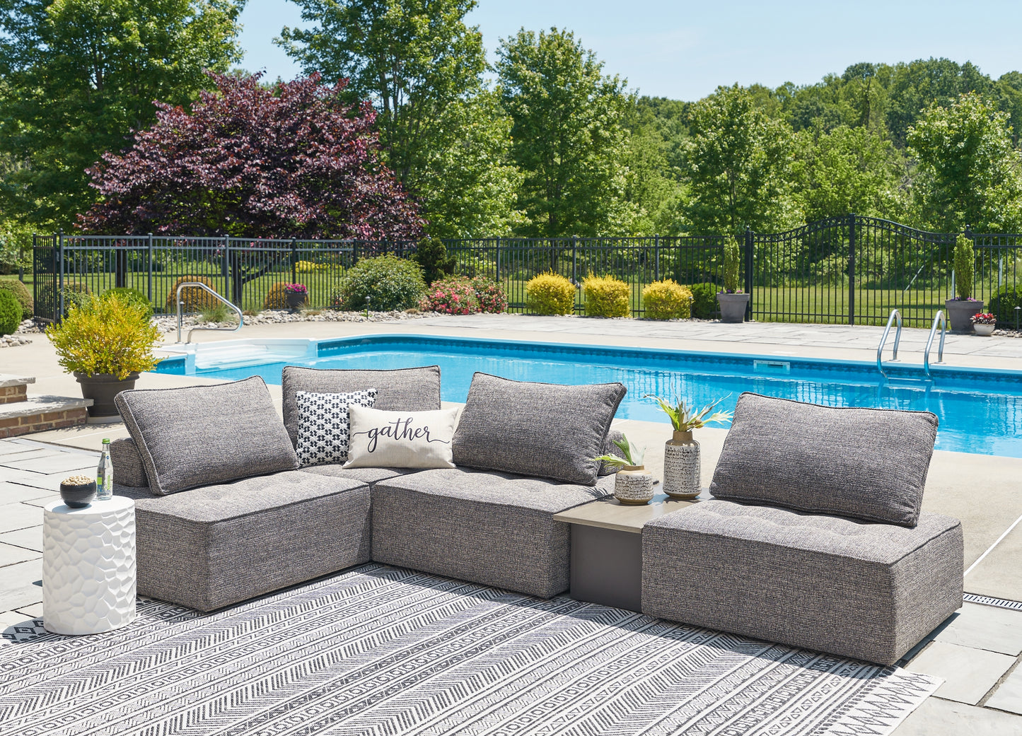 Ashley Express - Seccional de exterior Bree Zee de 5 piezas
