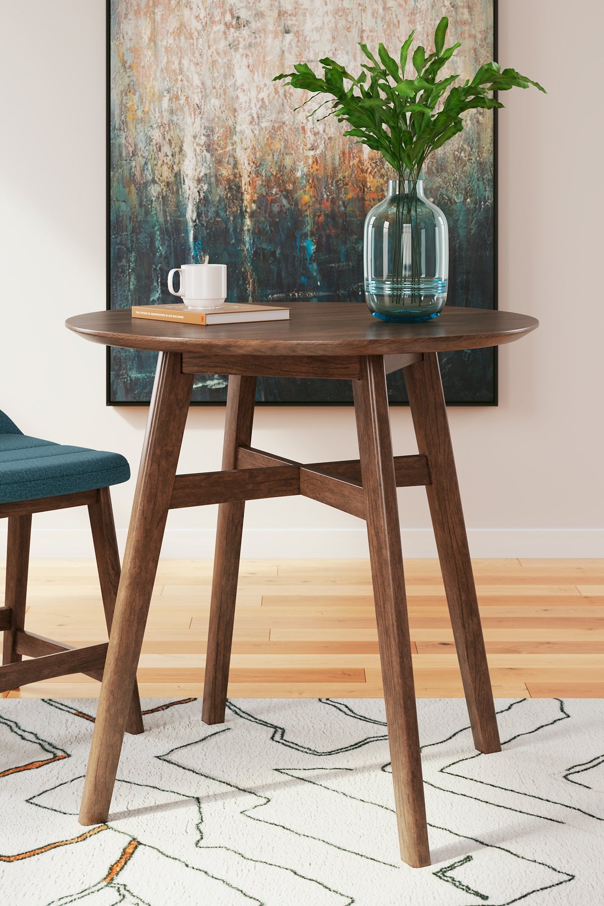 Ashley Express - Mesa de comedor Lyncott de altura de mostrador y 4 taburetes