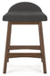 Ashley Express - Mesa de comedor Lyncott de altura de mostrador y 4 taburetes