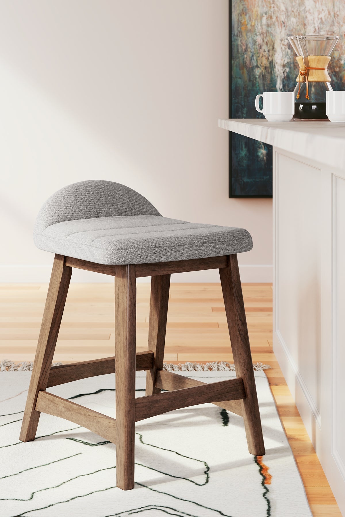 Ashley Express - Mesa de comedor Lyncott de altura de mostrador y 4 taburetes