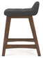Ashley Express - Mesa de comedor Lyncott de altura de mostrador y 4 taburetes