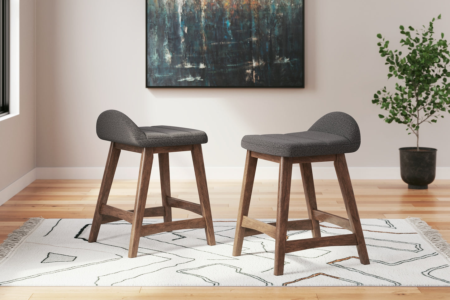 Ashley Express - Mesa de comedor Lyncott de altura de mostrador y 4 taburetes