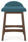 Ashley Express - Mesa de comedor Lyncott de altura de mostrador y 4 taburetes