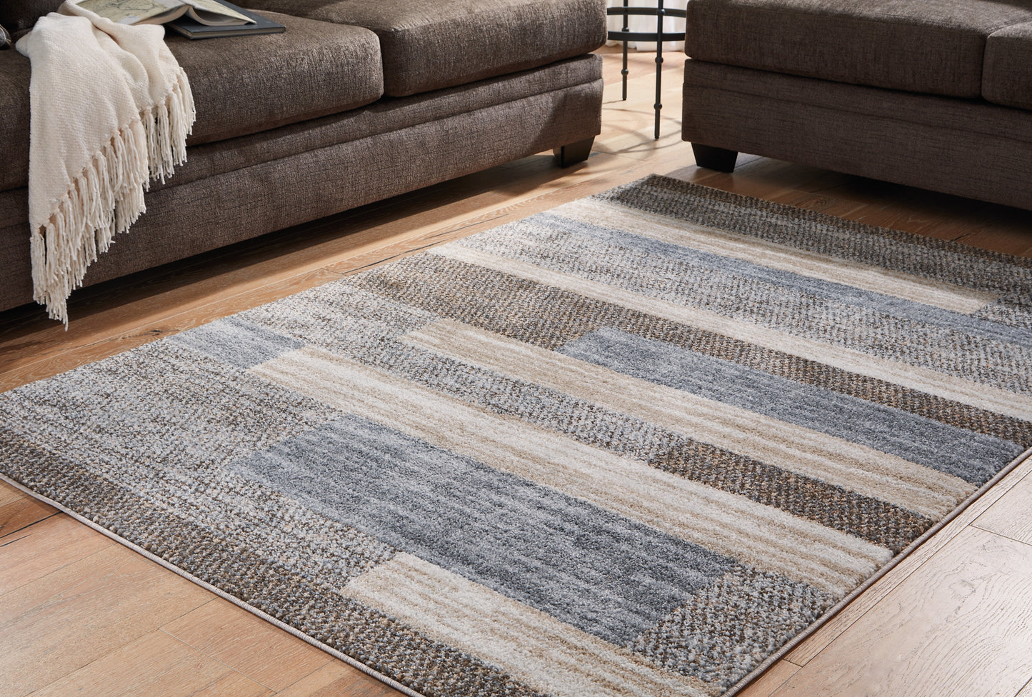 Ashley Express - Alfombra mediana Sethburn