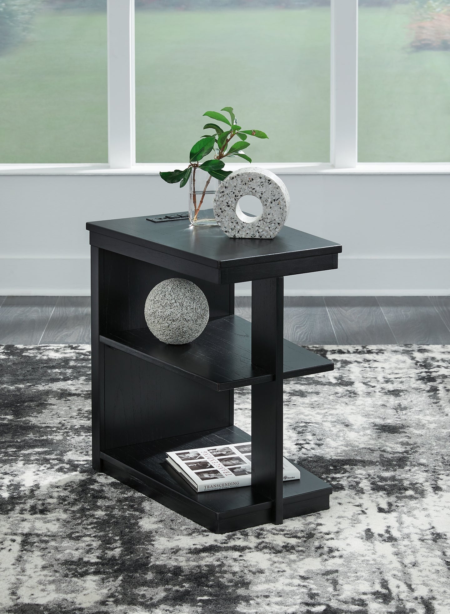 Ashley Express - Mesa auxiliar con silla Winbardi