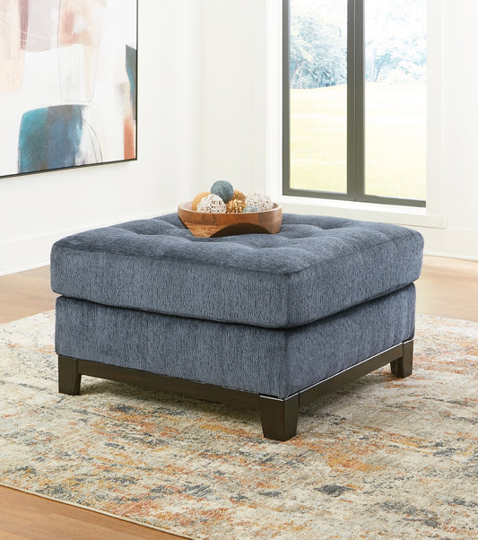 Ashley Express - Otomana decorativa extragrande Maxon Place