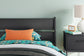 Ashley Express - Cama con plataforma y paneles Socalle