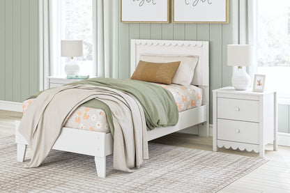 Ashley Express - Cama con plataforma y paneles Hallityn