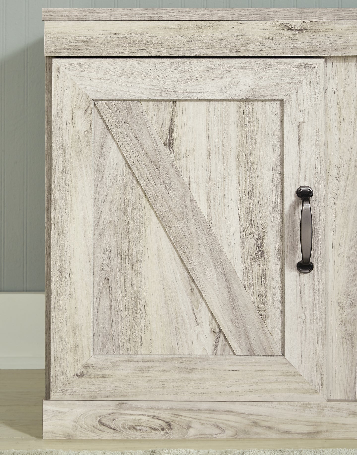 Ashley Express - Centro de entretenimiento Bellaby de 4 piezas