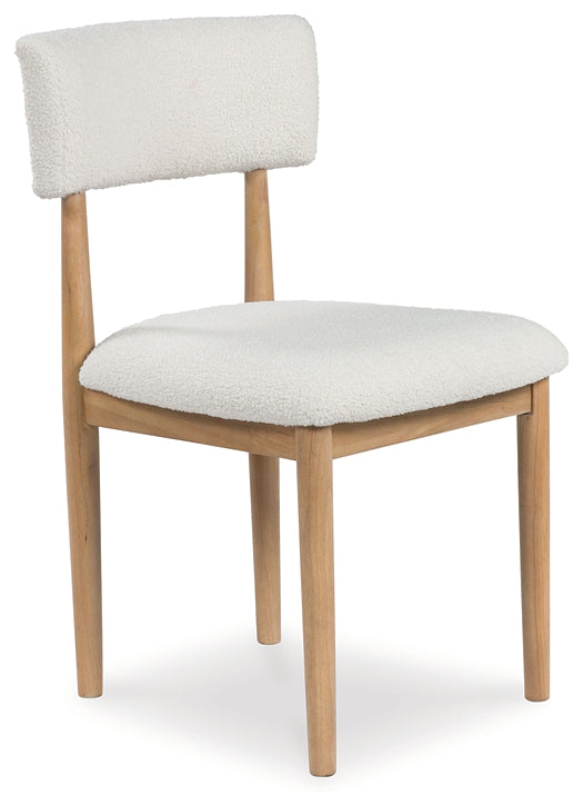 Ashley Express - Mesa de comedor Sawdyn y 4 sillas