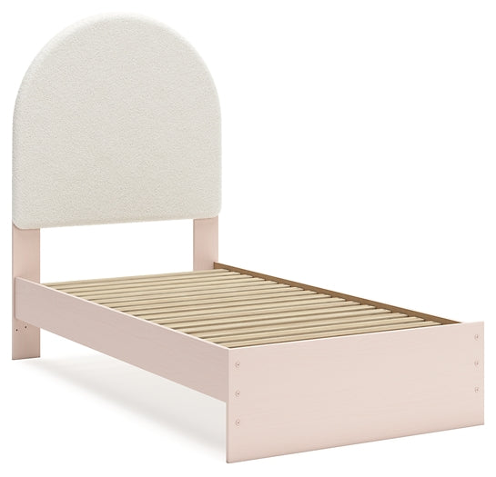 Ashley Express - Cama tapizada con paneles Wistenpine