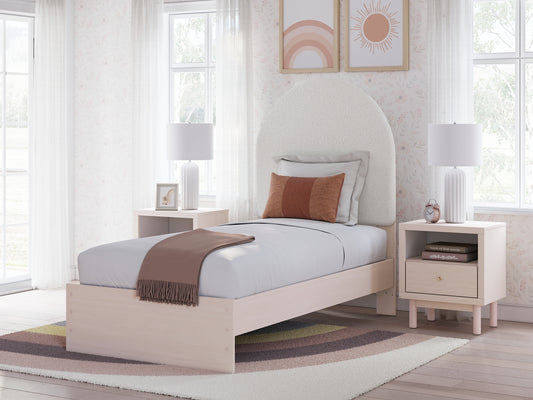 Ashley Express - Cama tapizada con paneles Wistenpine