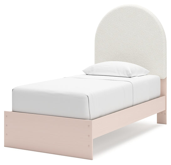 Ashley Express - Cama tapizada con paneles Wistenpine