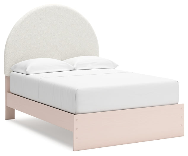 Ashley Express - Cama tapizada con paneles Wistenpine