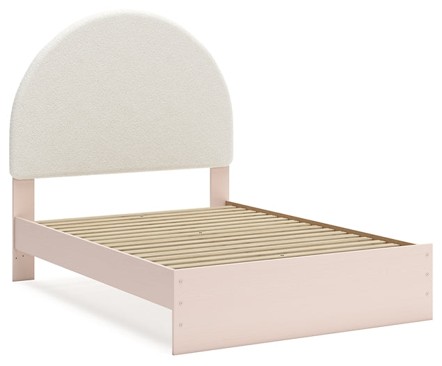 Ashley Express - Cama tapizada con paneles Wistenpine