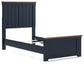 Ashley Express - Cama con paneles Landocken