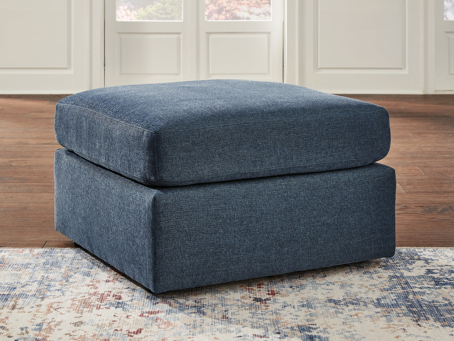 Ashley Express - Otomana extragrande con acento Modmax