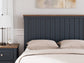 Ashley Express - Cama con paneles Landocken