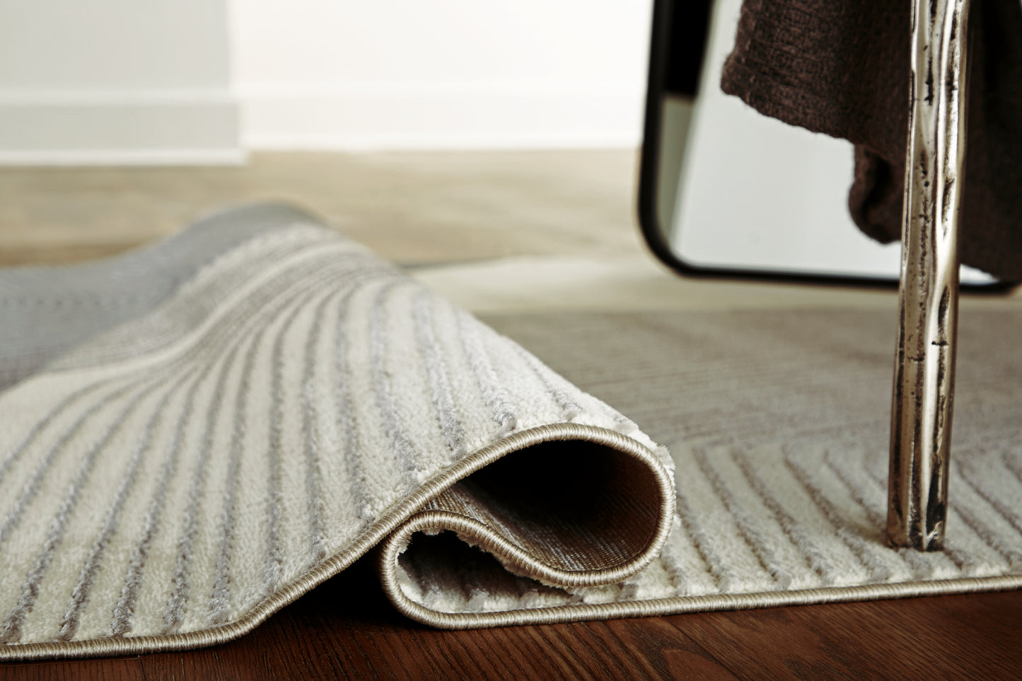 Ashley Express - Alfombra Winderburg mediana
