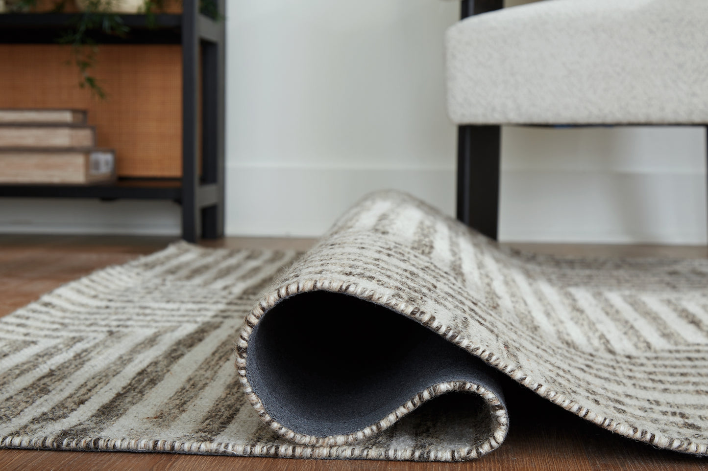 Ashley Express - Alfombra Jossen mediana