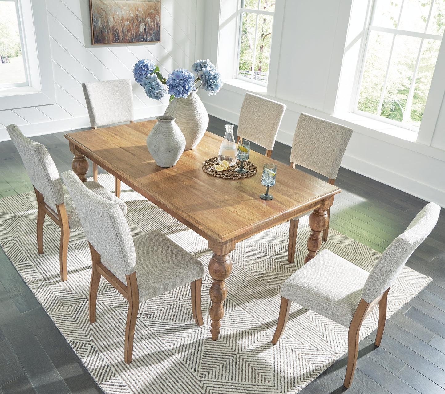 Mesa de comedor Rybergston y 6 sillas