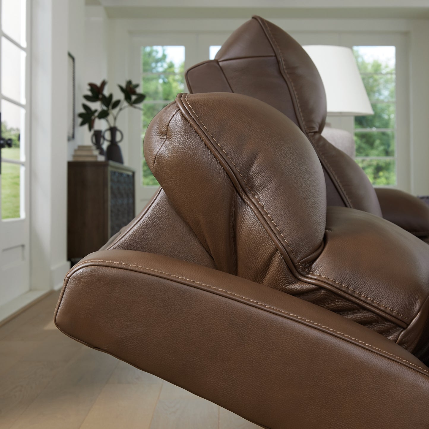 Sillón reclinable eléctrico VonRyan con reposacabezas ajustable