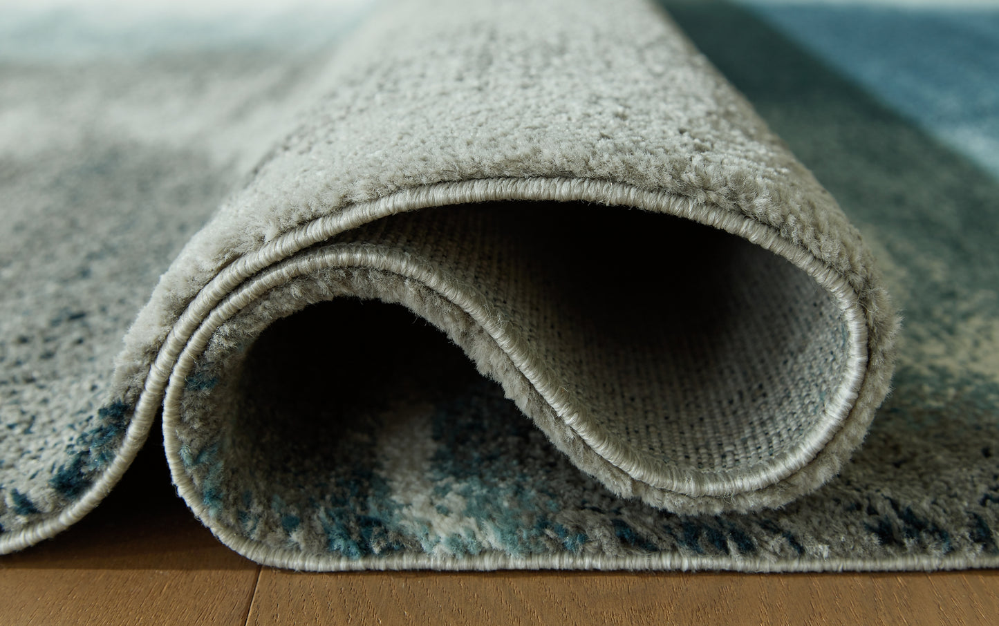 Ashley Express - Alfombra mediana Brentward