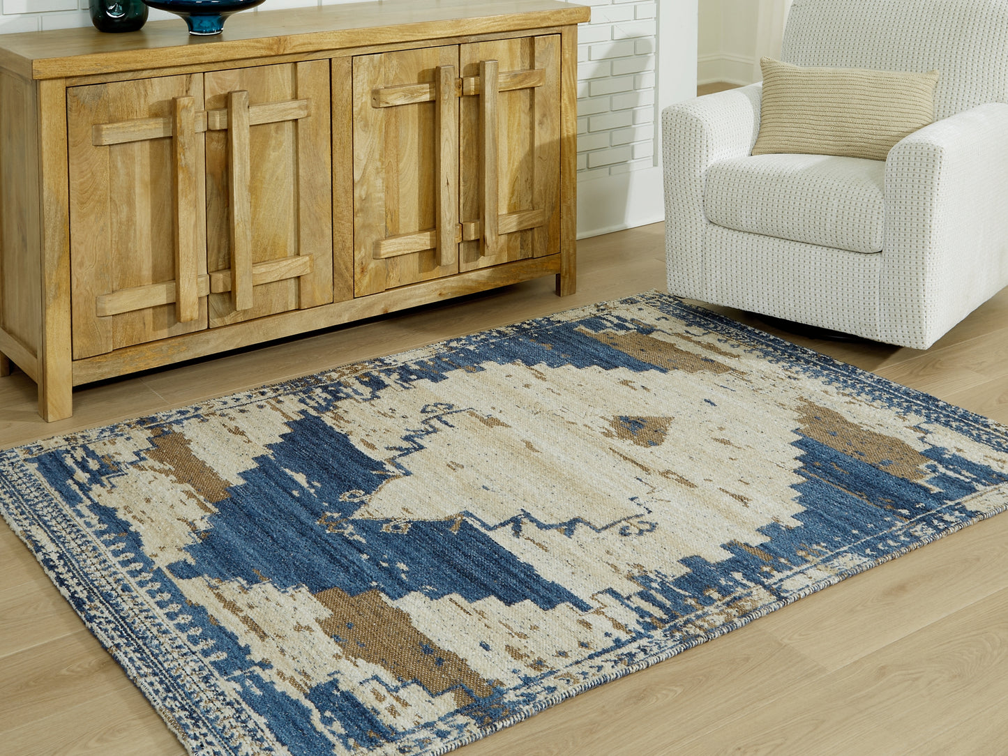 Ashley Express - Alfombra mediana Varnler