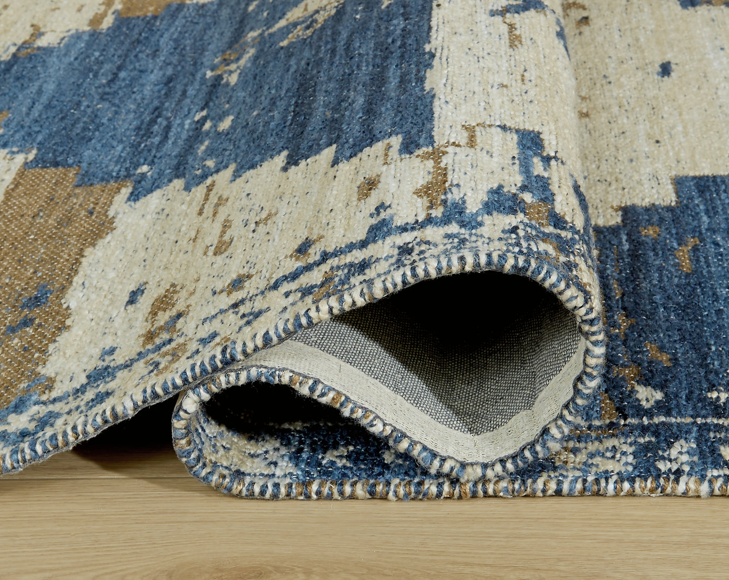 Ashley Express - Alfombra mediana Varnler