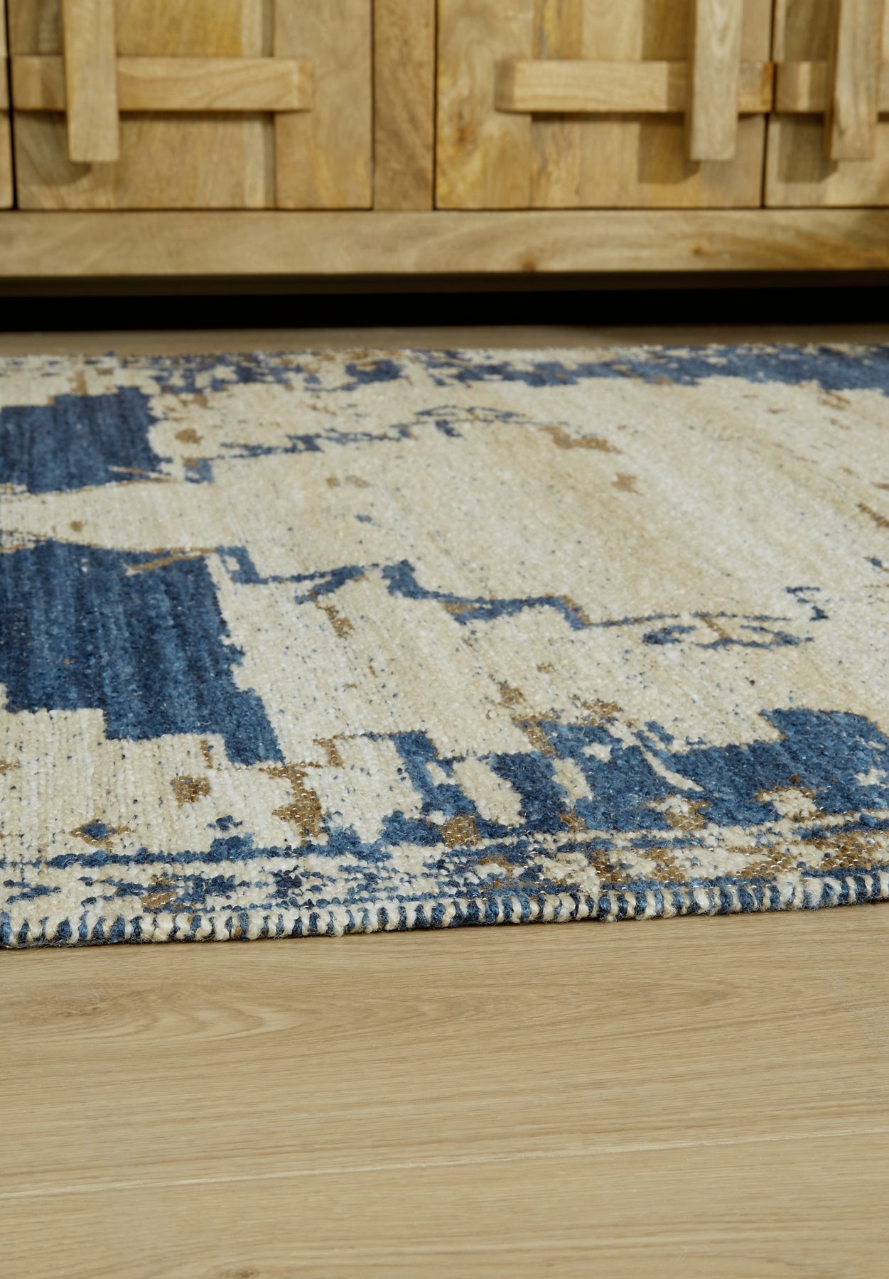 Ashley Express - Alfombra mediana Varnler