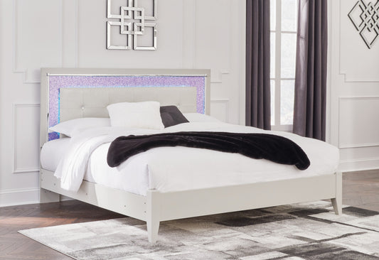 Ashley Express - Cama tapizada con paneles Zyniden