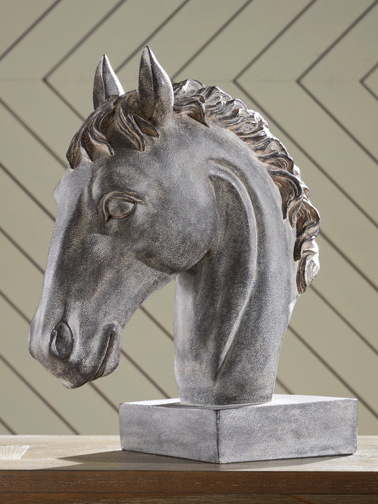 Ashley Express - Escultura de Carnlow