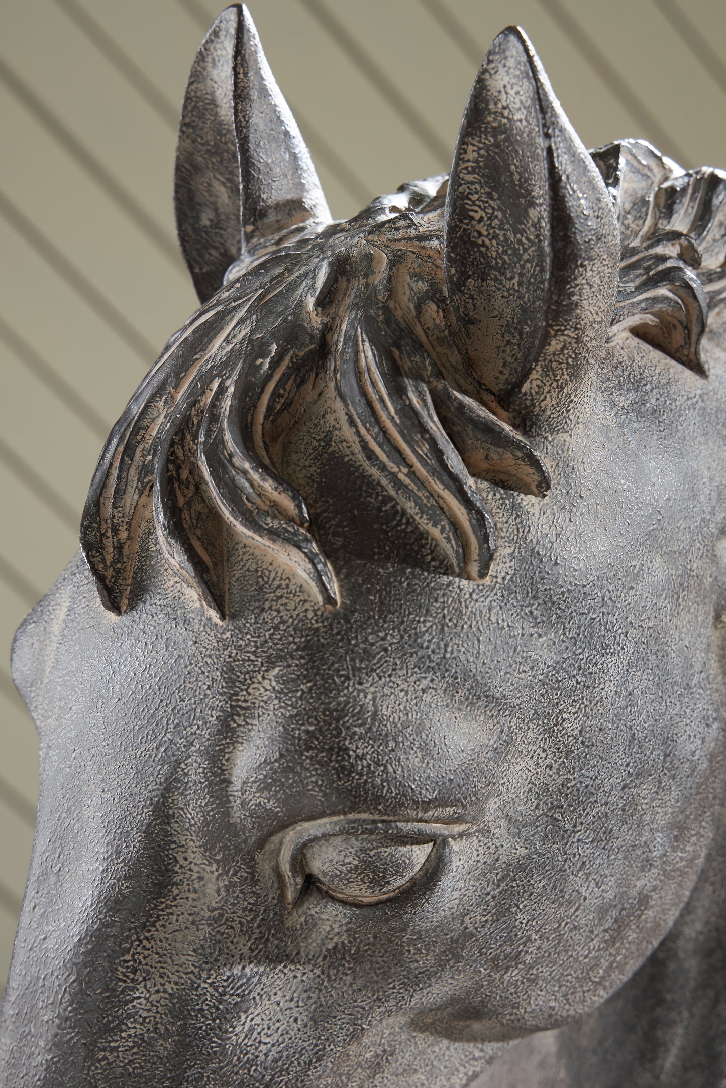 Ashley Express - Escultura de Carnlow