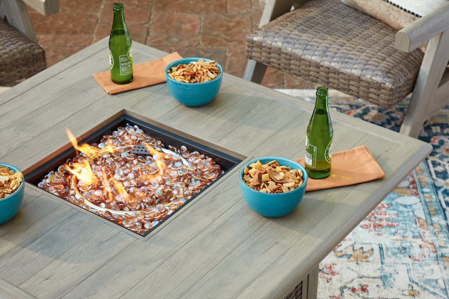 Mesa para fogata cuadrada de Cliff Trails