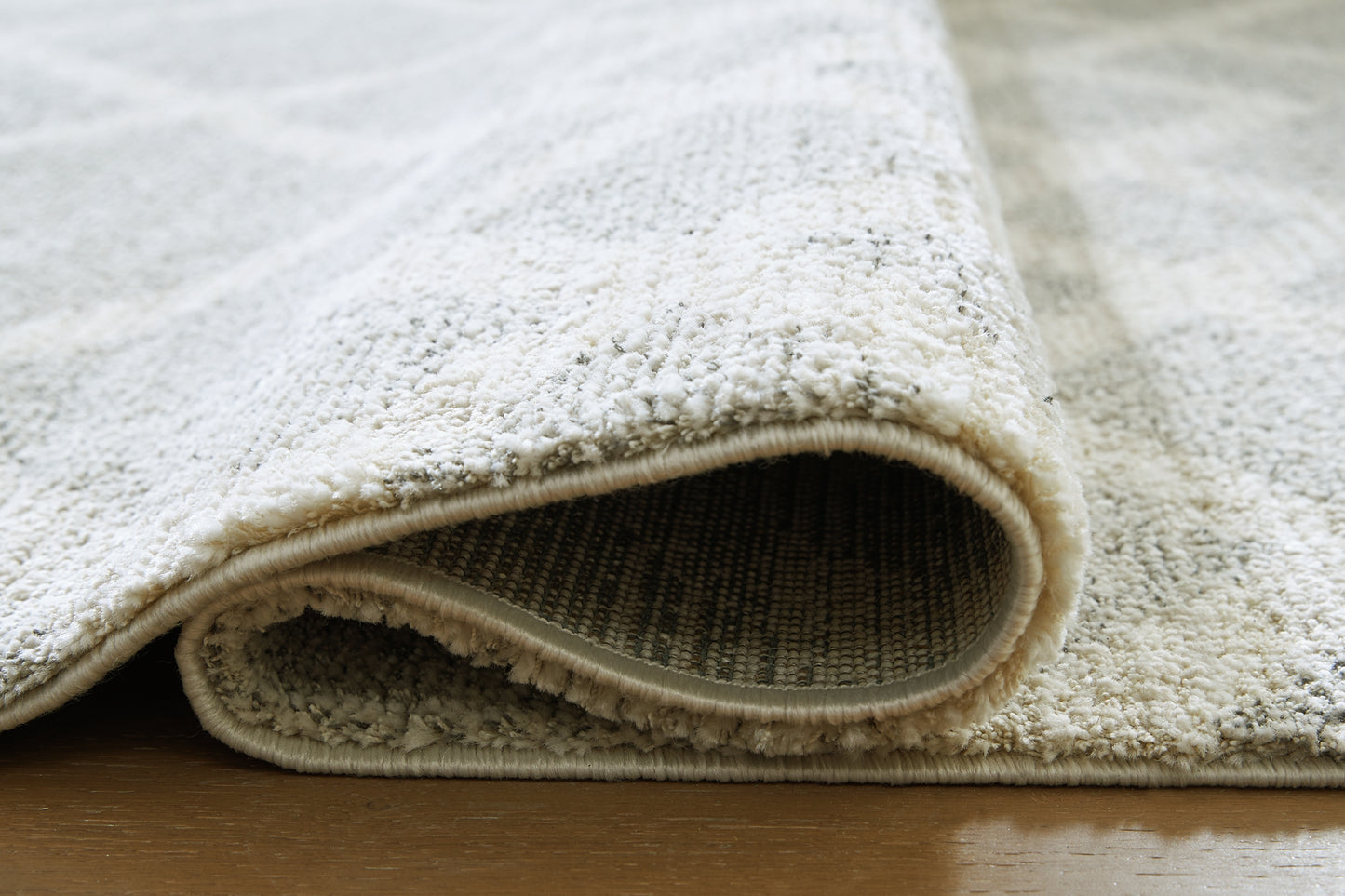 Ashley Express - Alfombra mediana Unawick