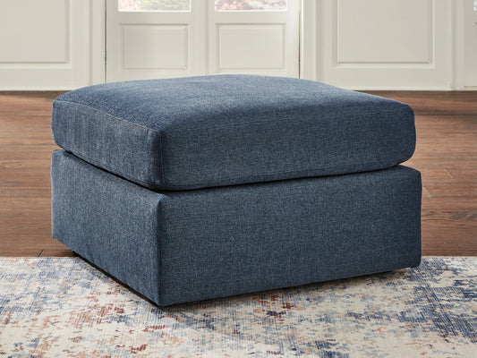 Ashley Express - Otomana extragrande con acento Modmax