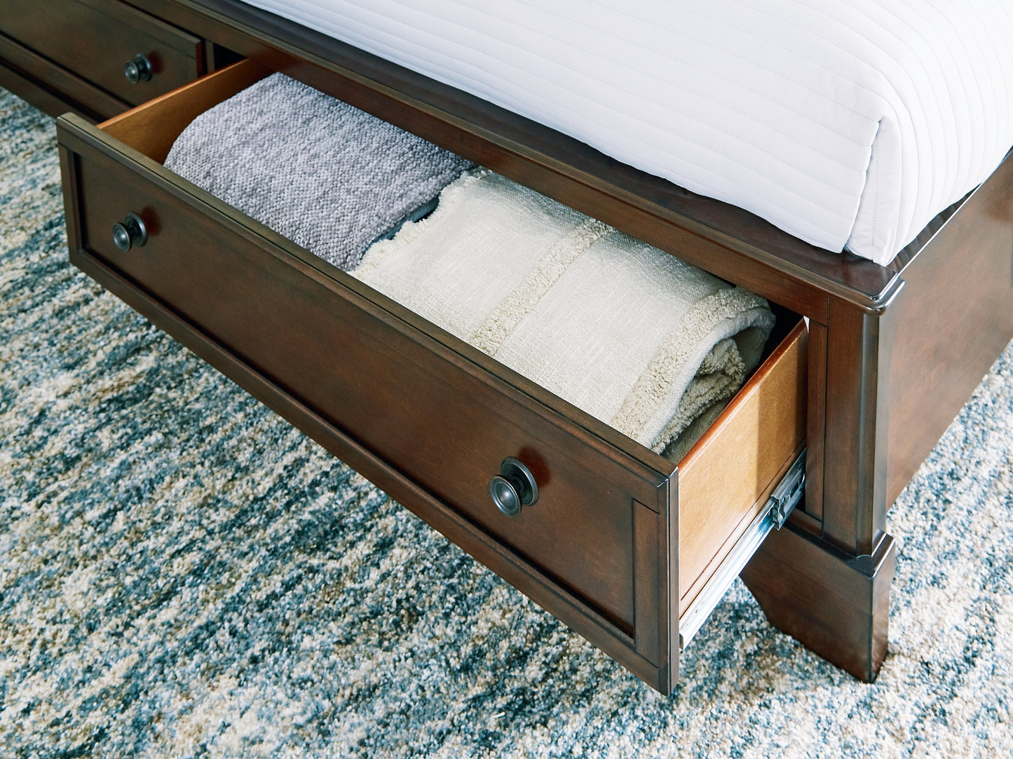 Cama con almacenamiento tipo trineo Trellington King