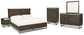 Cama Queen Arkenton con paneles, cómoda con espejo y mesita de noche