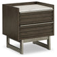 Cama Arkenton King con paneles, cómoda con espejo, cómoda y mesita de noche