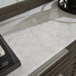 Cama Arkenton California King con paneles, cómoda con espejo, cómoda y mesita de noche