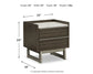 Cama Arkenton California King con paneles, cómoda con espejo, cómoda y mesita de noche