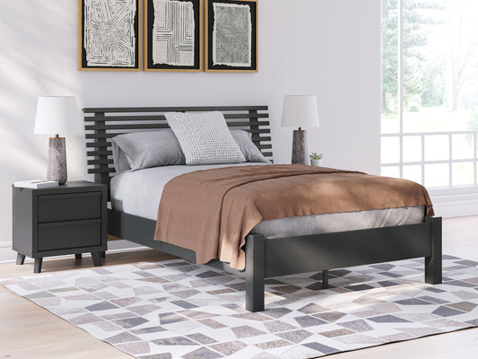 Ashley Express - Cama Danziar con paneles de láminas
