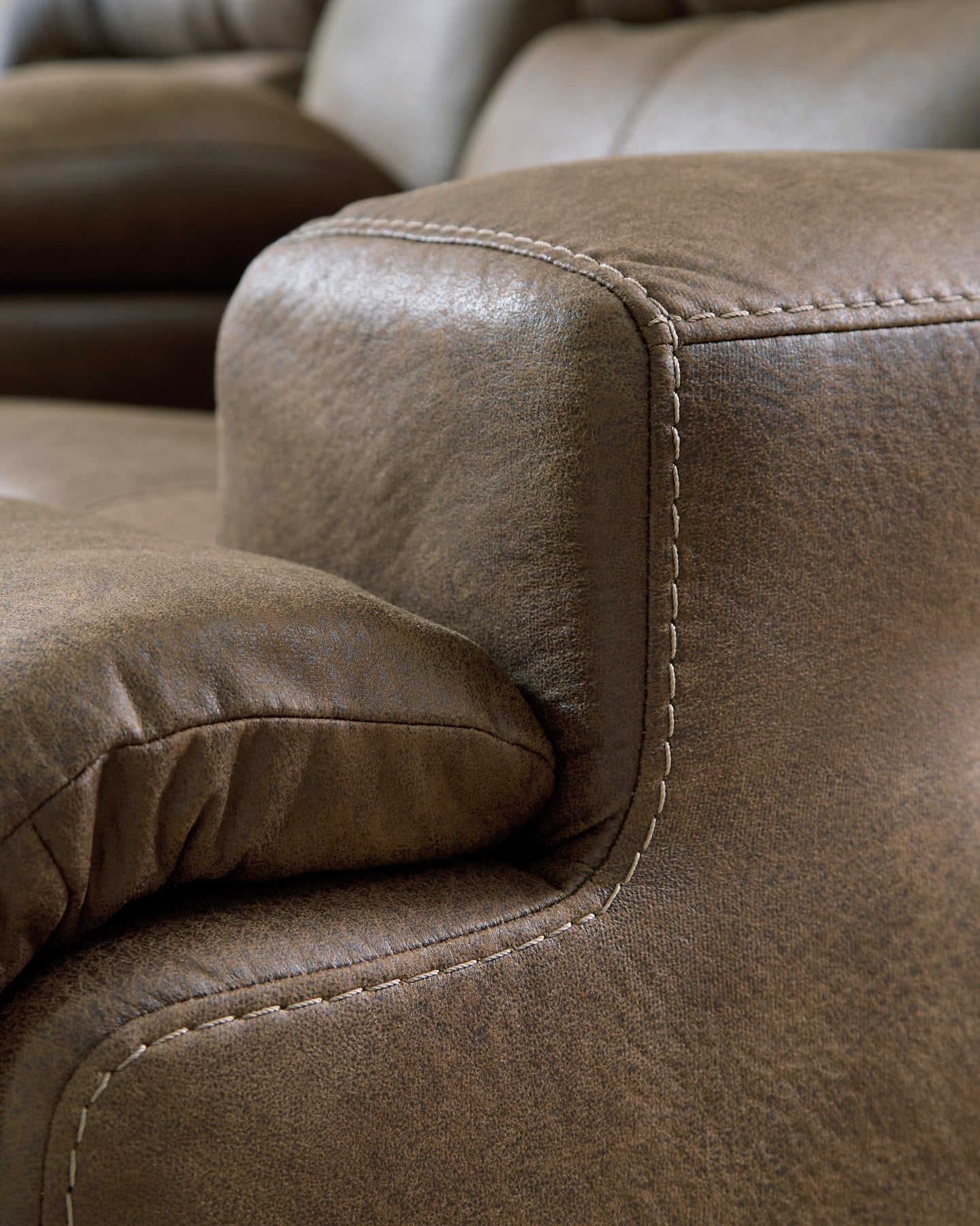 Sillón reclinable eléctrico Beckley Place con reposacabezas ajustable