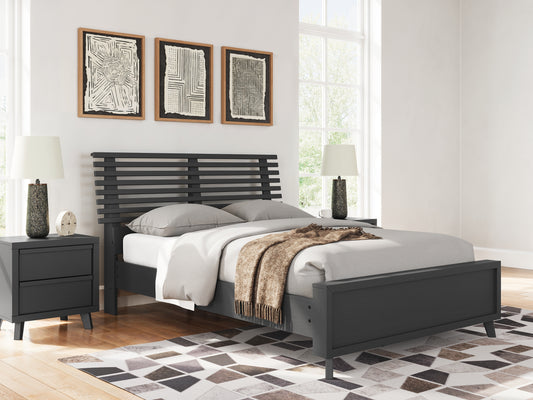 Ashley Express - Cama Danziar con paneles de láminas