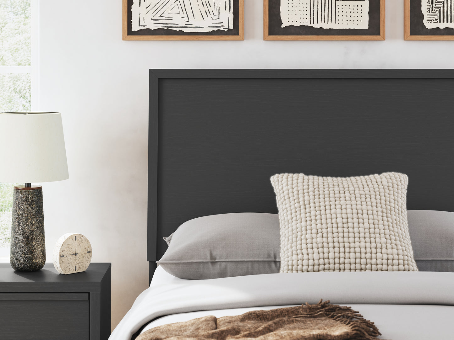 Ashley Express - Cama Danziar con paneles completos