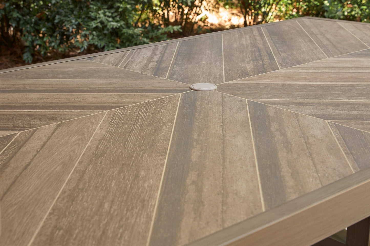 Laguna Heights RECT Dining Table w/UMB OPT