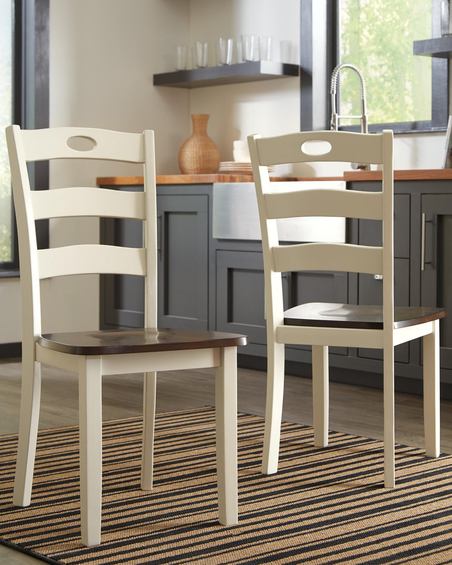 Ashley Express - Silla auxiliar de comedor Woodanville (2 unidades)